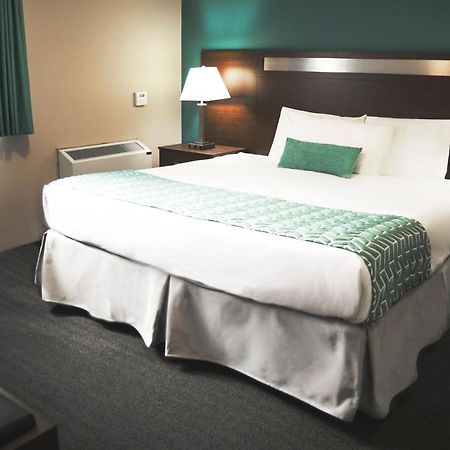 فندق Ramada By Wyndham كويسنيل المظهر الخارجي الصورة