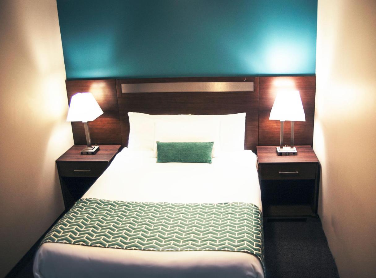 فندق Ramada By Wyndham كويسنيل المظهر الخارجي الصورة