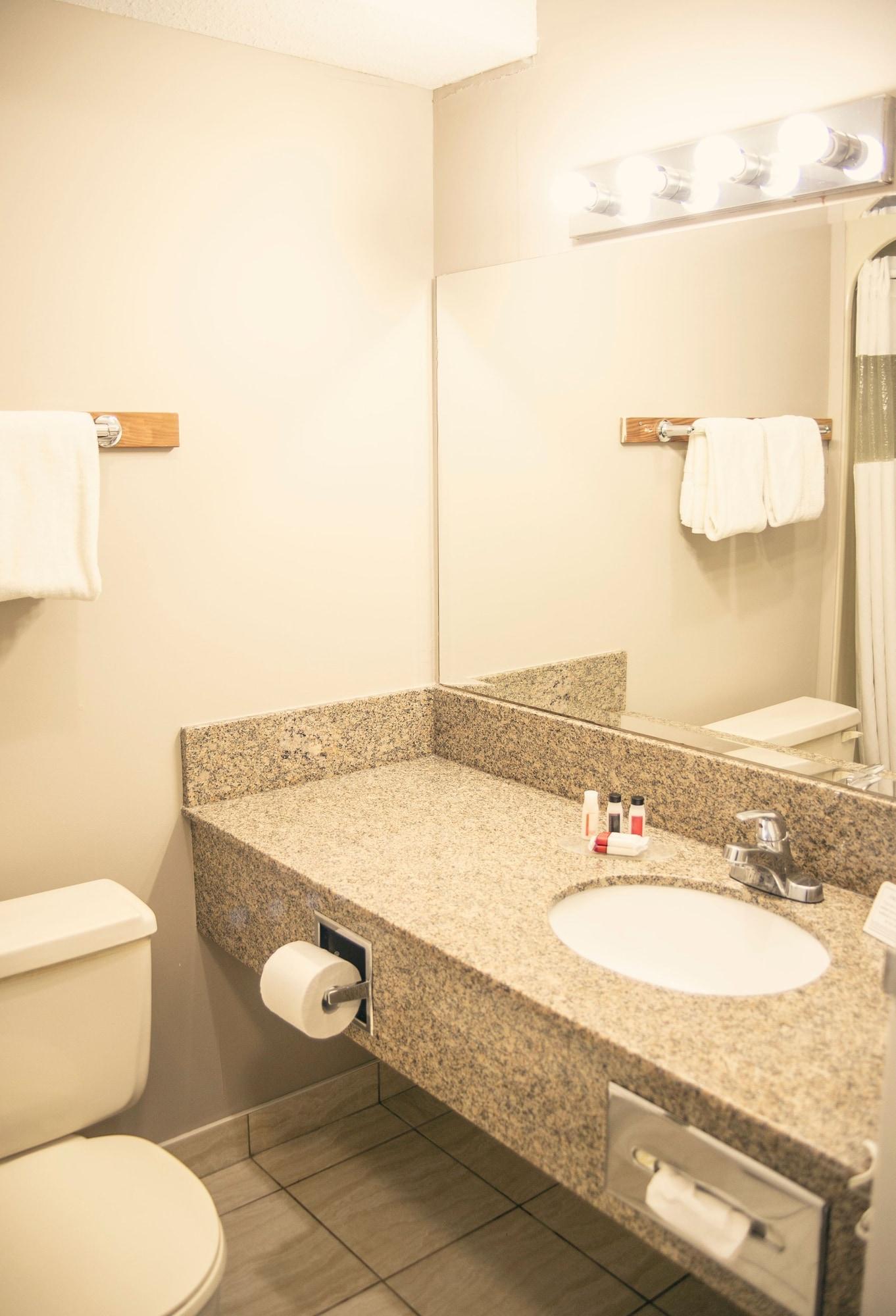 فندق Ramada By Wyndham كويسنيل المظهر الخارجي الصورة
