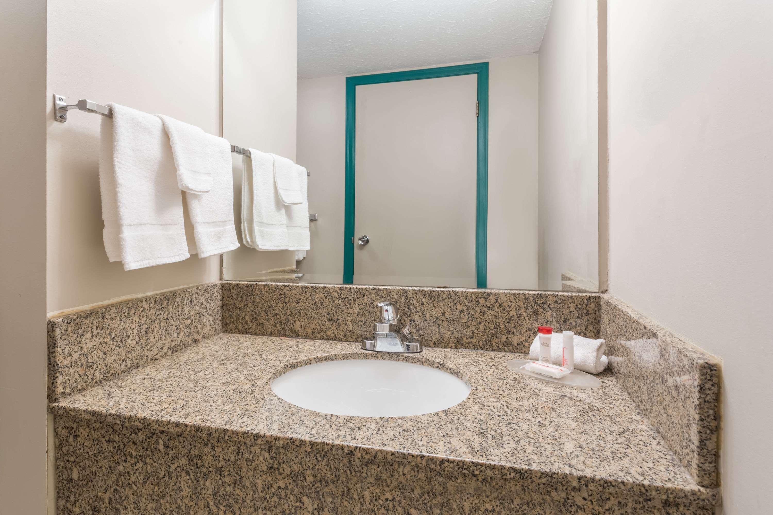 فندق Ramada By Wyndham كويسنيل المظهر الخارجي الصورة