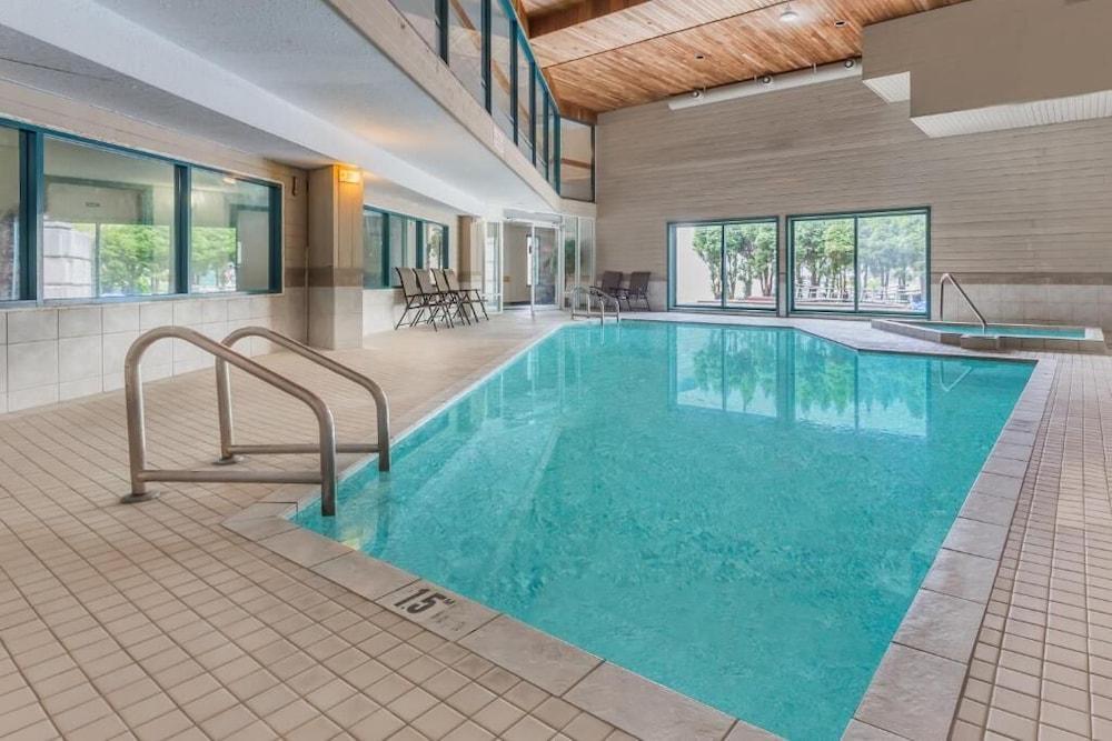 فندق Ramada By Wyndham كويسنيل المظهر الخارجي الصورة