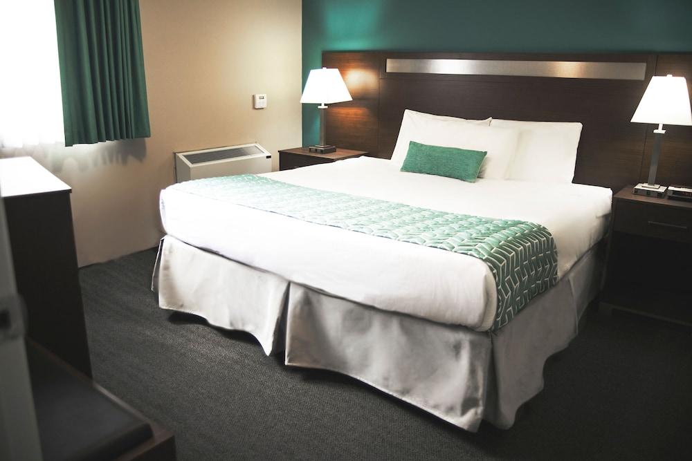 فندق Ramada By Wyndham كويسنيل المظهر الخارجي الصورة