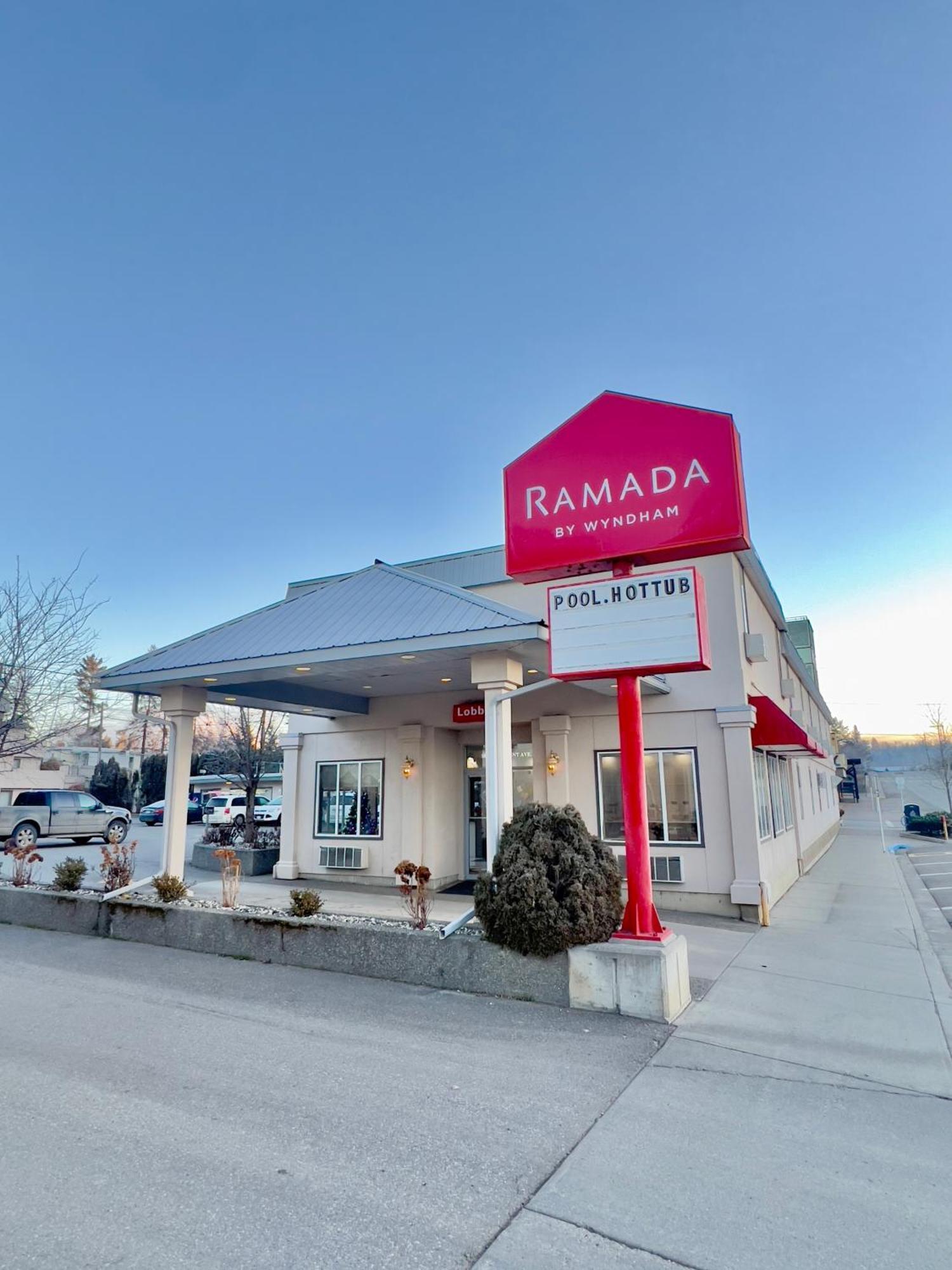 فندق Ramada By Wyndham كويسنيل المظهر الخارجي الصورة